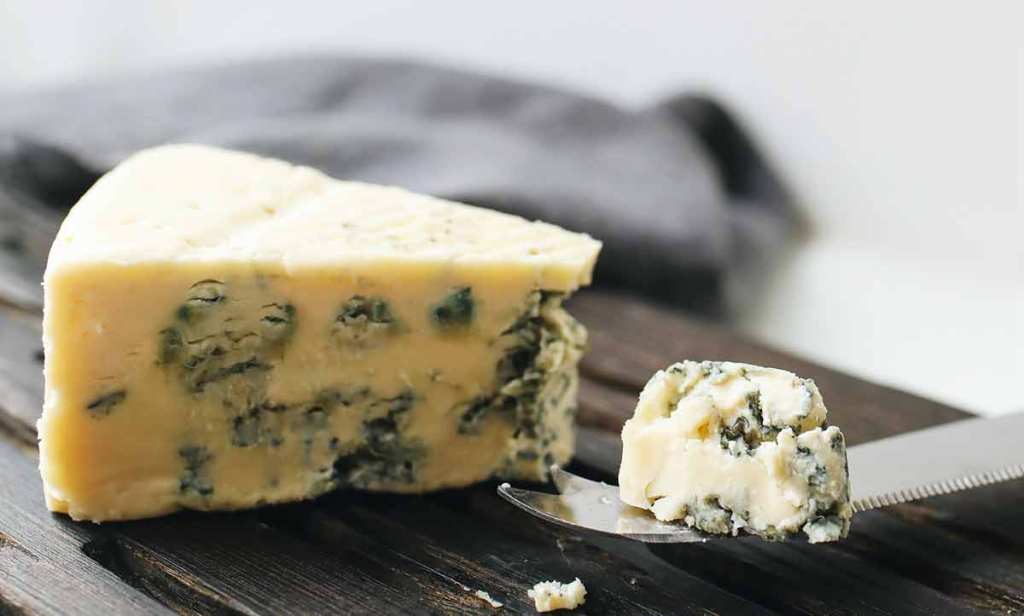 Pourquoi certains fromages puent ?